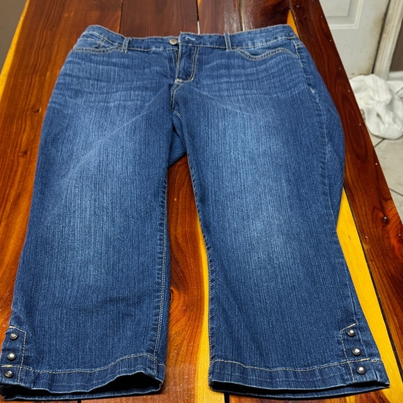 Bandolino Denim - Bandolino Dark Blue Cropped Jeans. H10